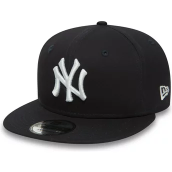 New Era Flat Brim White Logo 9FIFTY Essential New York Yankees MLB Navy Blue Snapback Cap