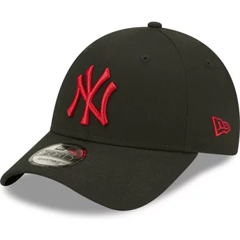 New Era Curved Brim Red Logo 9FORTY League Essential New York Yankees MLB Black Adjustable Cap