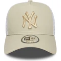 new-era-a-frame-league-essential-new-york-yankees-mlb-beige-and-white-trucker-hat-with-beige-logo