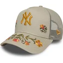 new-era-a-frame-floral-icon-new-york-yankees-mlb-beige-trucker-hat