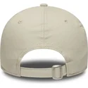 new-era-curved-brim-9forty-contrast-patch-chicago-bulls-nba-beige-and-black-adjustable-cap
