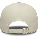 new-era-curved-brim-9forty-contrast-patch-los-angeles-lakers-nba-beige-and-purple-adjustable-cap
