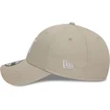 new-era-curved-brim-white-logo-9forty-league-essential-new-york-yankees-mlb-beige-adjustable-cap