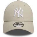 new-era-curved-brim-white-logo-9forty-league-essential-new-york-yankees-mlb-beige-adjustable-cap