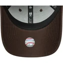 new-era-curved-brim-women-9forty-league-essential-new-york-yankees-mlb-brown-adjustable-cap-with-beige-logo