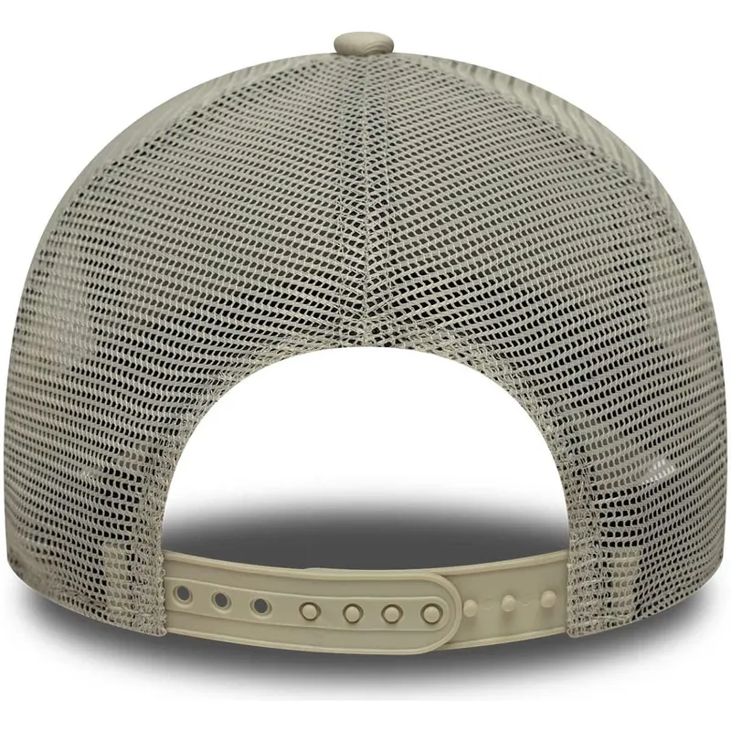 new-era-brown-logo-a-frame-league-essential-new-york-yankees-mlb-beige-trucker-hat