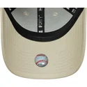 new-era-curved-brim-women-pink-logo-9forty-league-essential-new-york-yankees-mlb-beige-adjustable-cap