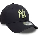 new-era-curved-brim-yellow-logo-9forty-league-essential-new-york-yankees-mlb-navy-blue-adjustable-cap