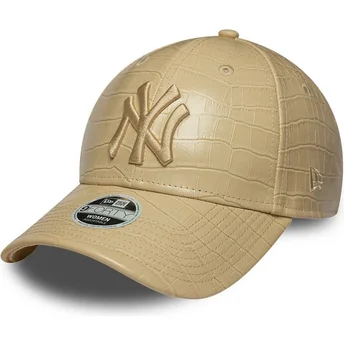 New Era Curved Brim Women 9FORTY PU Pattern New York Yankees MLB Beige Adjustable Cap with Beige Logo