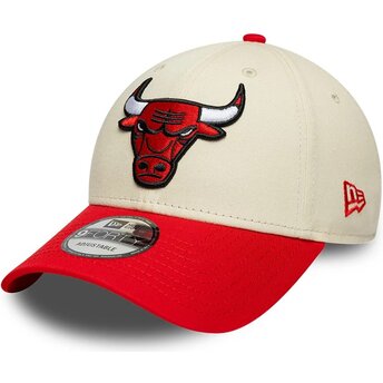 New Era Curved Brim 9FORTY Colour Block Chicago Bulls NBA Beige and Red Adjustable Cap
