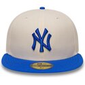 new-era-flat-brim-blue-logo-59fifty-league-essential-new-york-yankees-mlb-beige-and-blue-fitted-cap