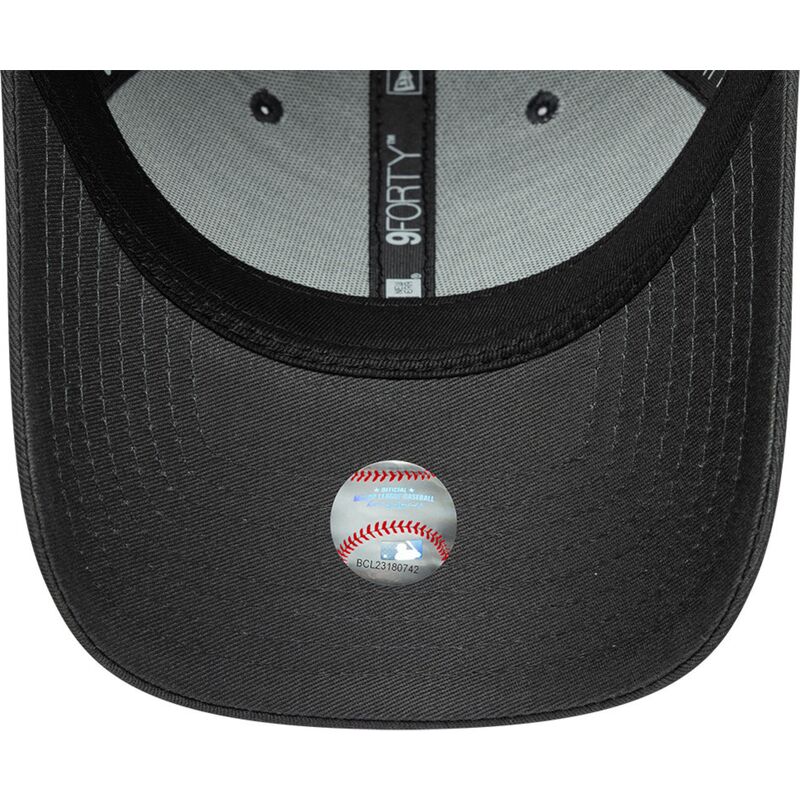 new-era-curved-brim-9forty-metallic-outline-new-york-yankees-mlb-grey-adjustable-cap