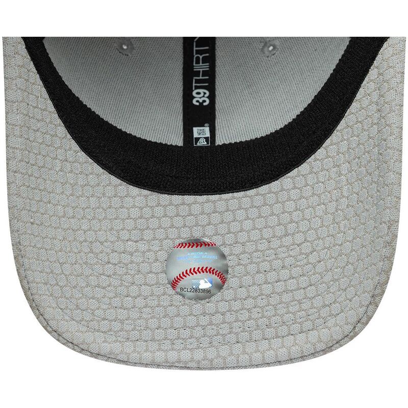 new-era-curved-brim-white-logo-39thirty-stretch-mesh-new-york-yankees-mlb-grey-fitted-cap